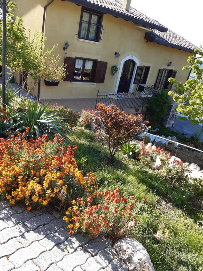 Il Girasole Bed & Breakfast Castelvecchio Calvisio Eksteriør bilde
